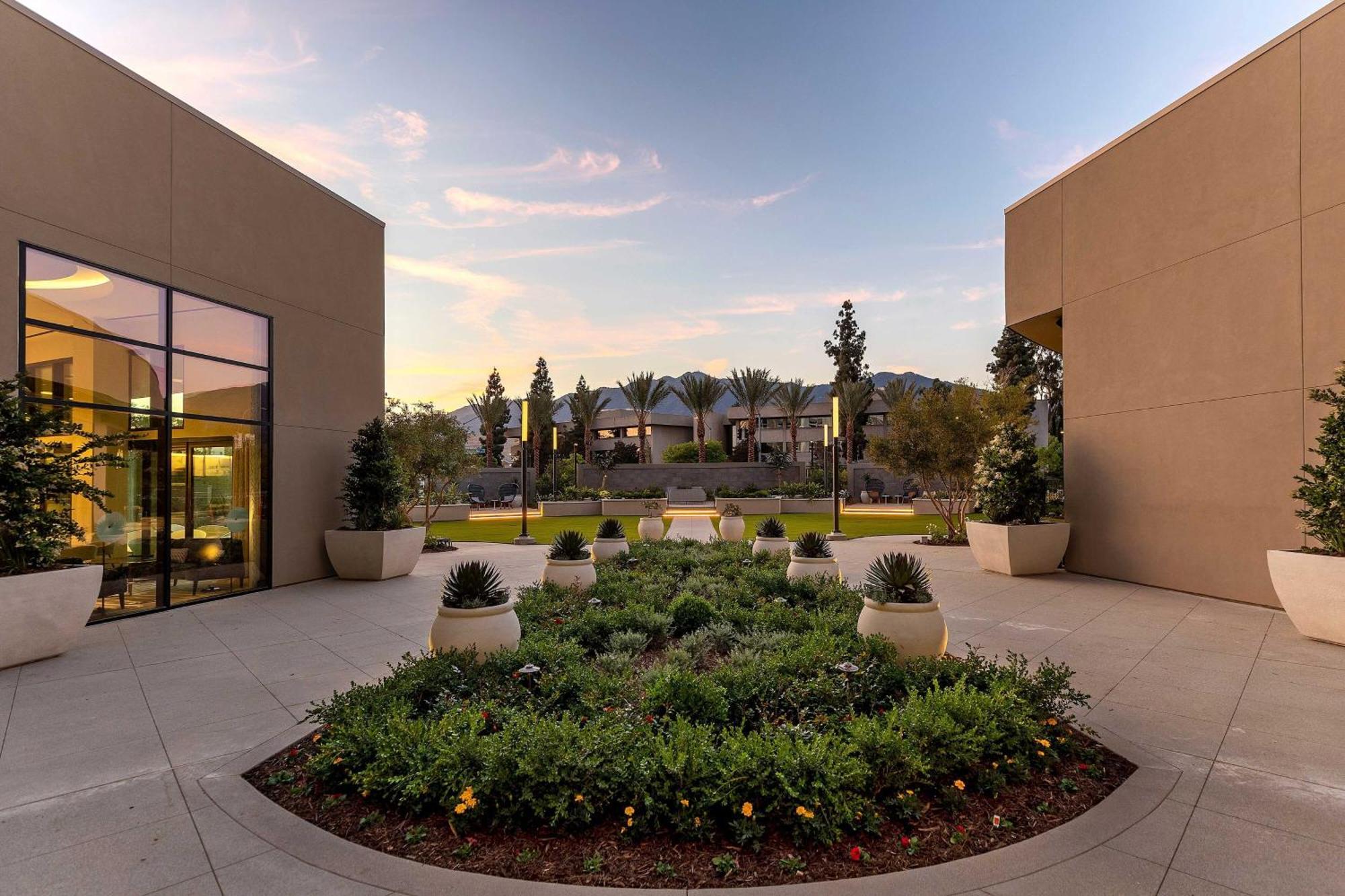 Le Meridien Pasadena Arcadia Exterior photo