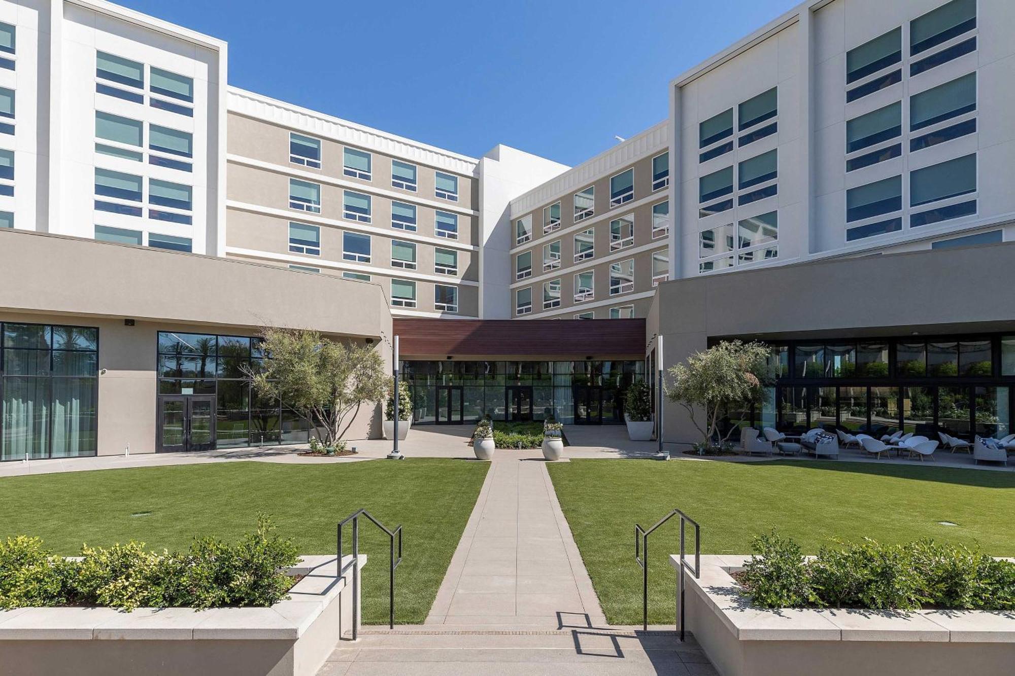 Le Meridien Pasadena Arcadia Exterior photo